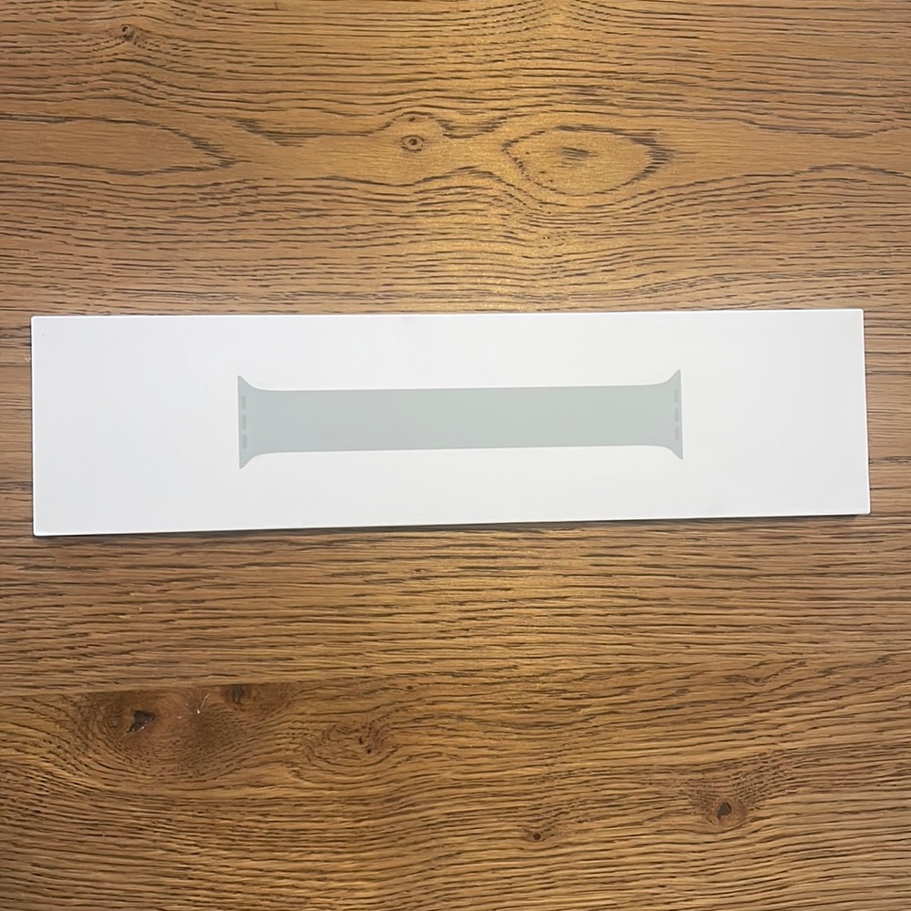 NWT Apple solo band watch size 2
